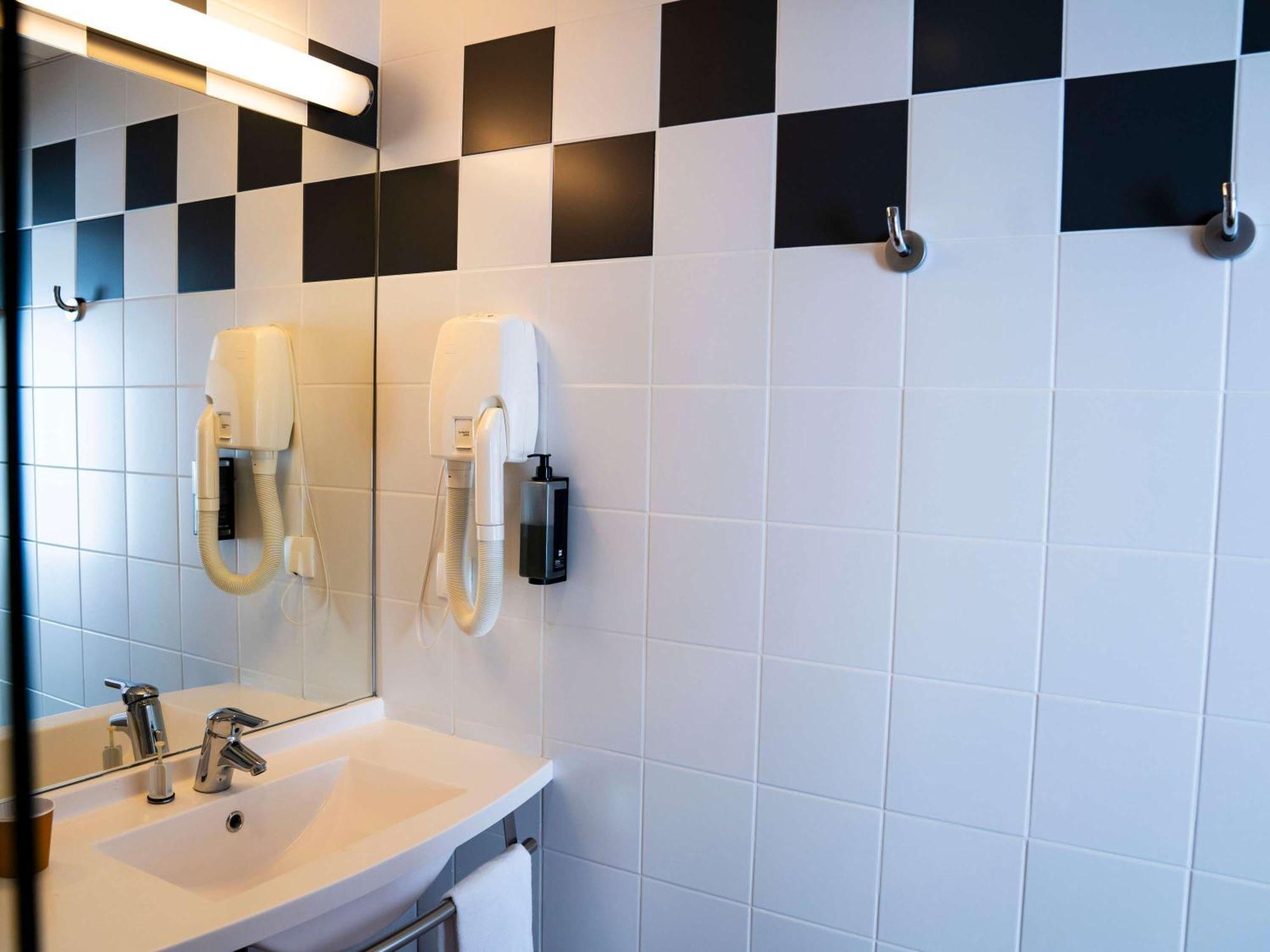 Отель Ibis Styles Bourbon Lancy Экстерьер фото