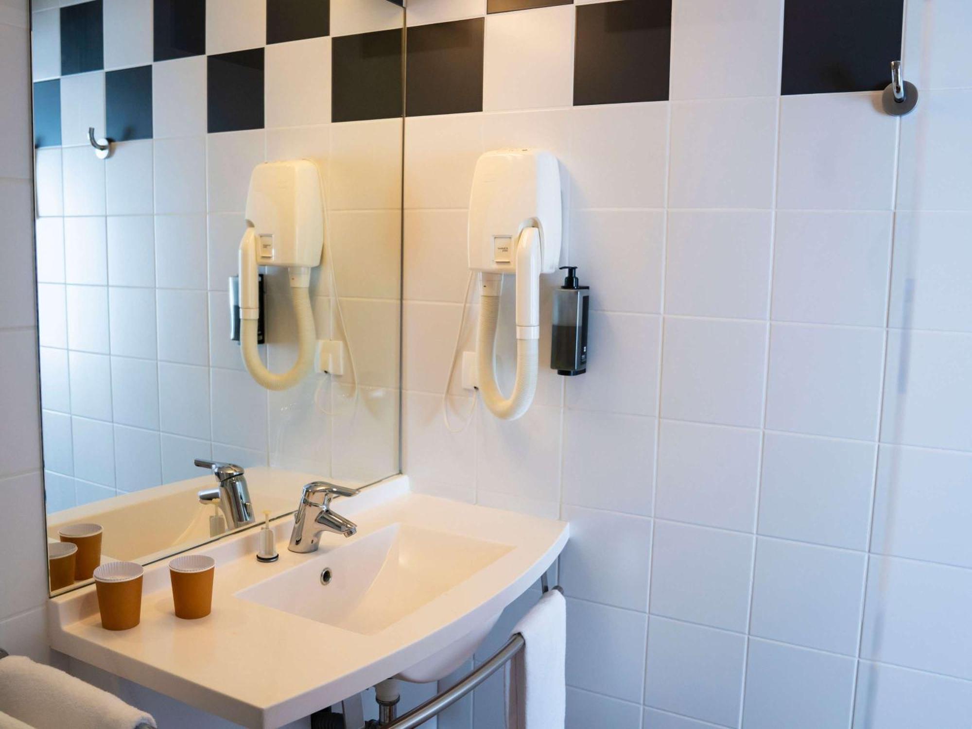 Отель Ibis Styles Bourbon Lancy Экстерьер фото