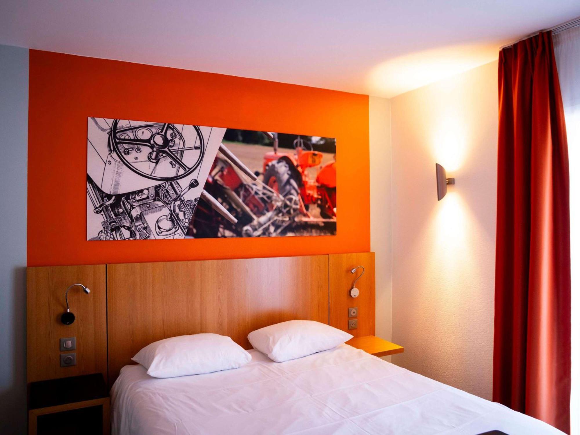 Отель Ibis Styles Bourbon Lancy Экстерьер фото